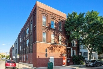 Building Photo - 885 N Marshfield Ave