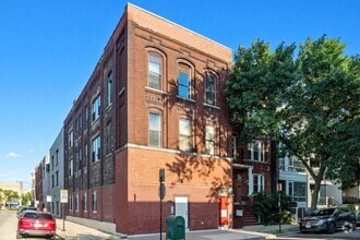 Building Photo - 885 N Marshfield Ave