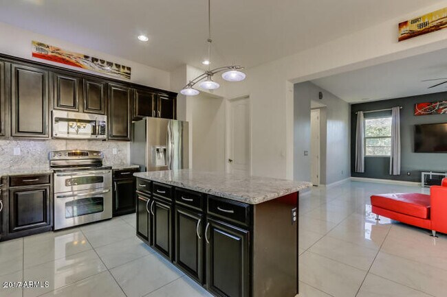 Building Photo - 1484 E Hummingbird Way
