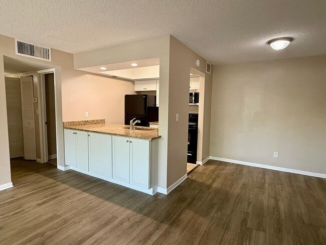 Foto del edificio - 838 NW Fork Rd