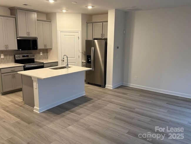 Building Photo - 4113 Smt Wds Dr