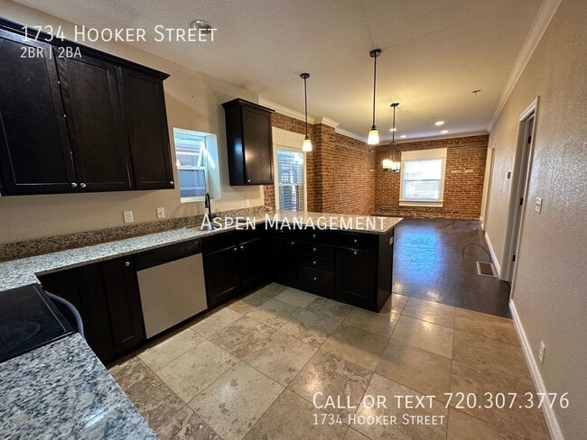 Photo - 1734 Hooker St House