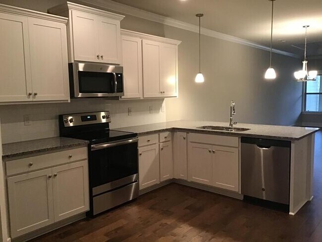 Building Photo - 700 Rivulet Dr SW