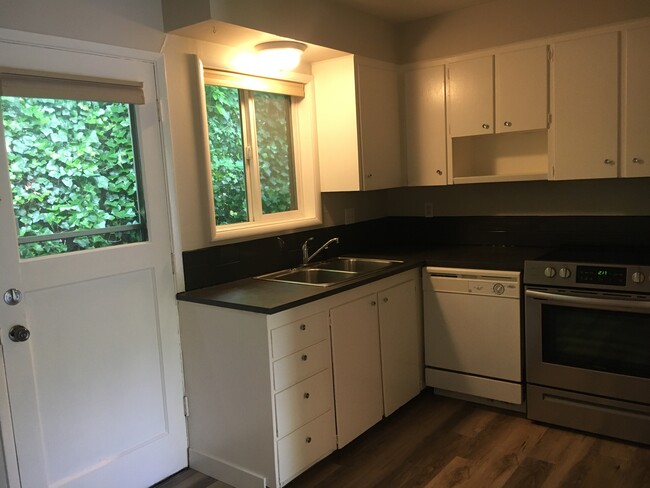 Kitchen - 3386 SE Waverleigh Blvd
