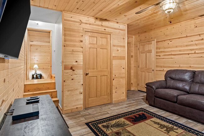 Building Photo - 4050 Henson Rd