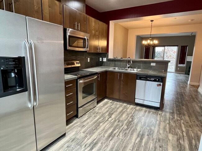 Photo - Beautiful Lynnwood 2-Bed Townhome with Tan...