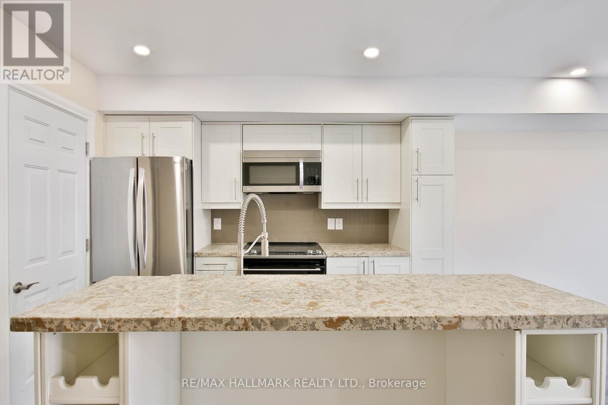 Photo principale - 795 Broadview Ave