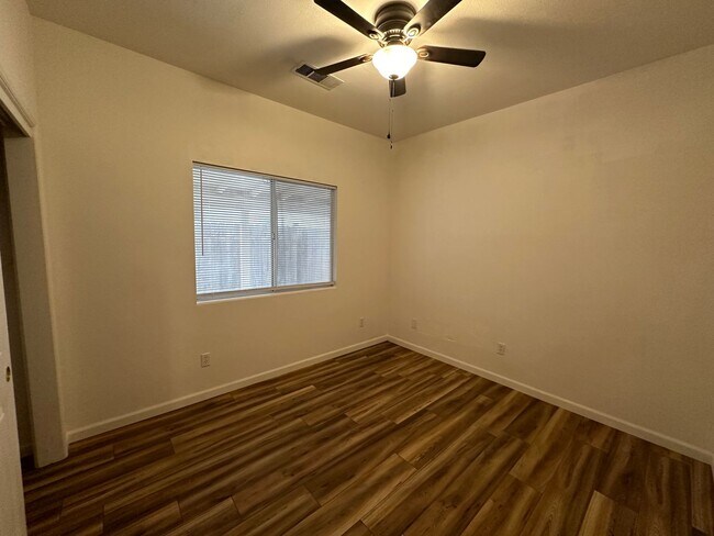 Foto del edificio - NW Visalia Home Coming Soon!