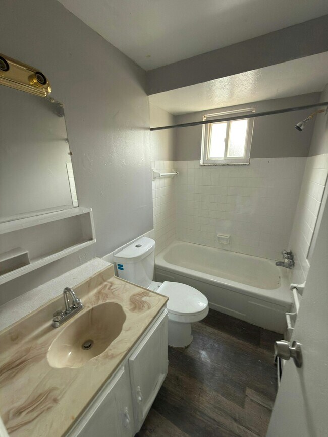 Foto del edificio - 14835 Euclid Ave