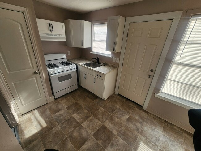 Building Photo - 1250 Estelle St