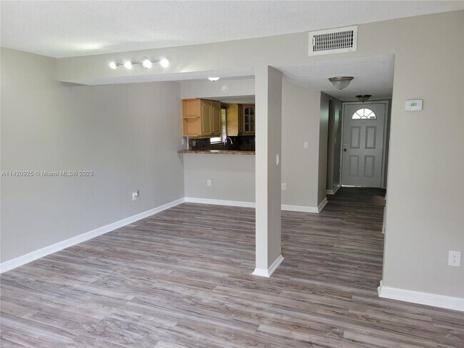 Foto del edificio - 11123 NW 7th St
