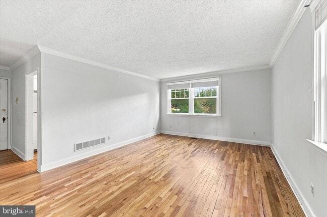 Building Photo - 500 E Lancaster Ave
