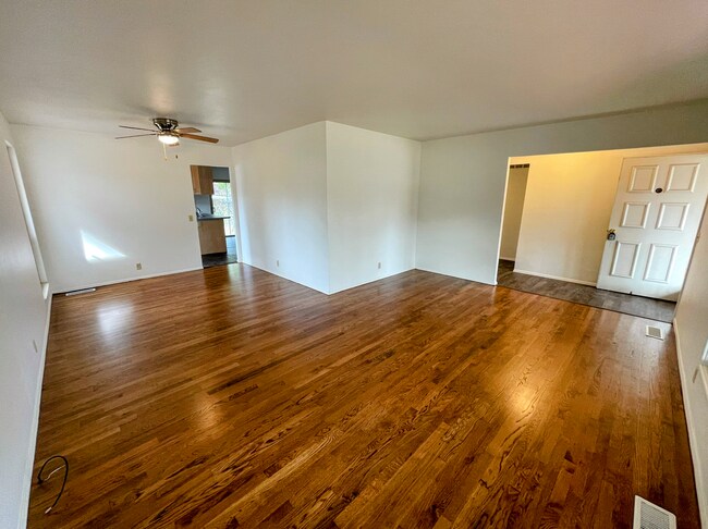 Foto del edificio - 2701 Wintergreen Dr