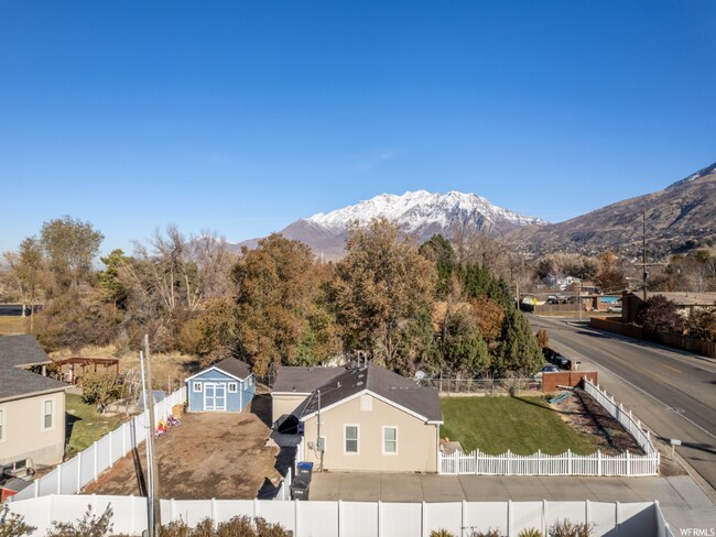 Foto del edificio - 2823 N Canyon Rd