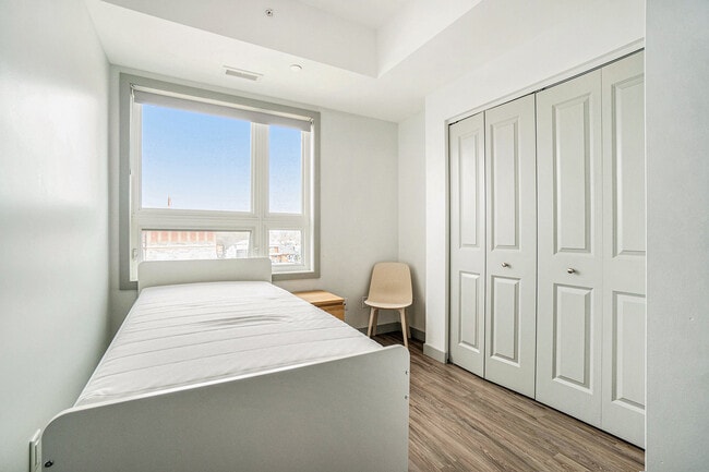 Photo du bâtiment - Mural Kingston - 5 Minutes to Campus!