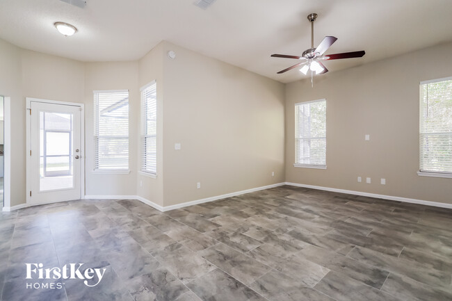 Foto del edificio - 9241 Hawks Run Ln