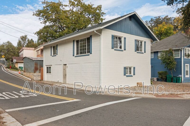 Foto principal - 1031 Spring St