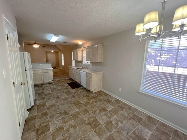 Foto del edificio - 1168 Clear Creek Rd