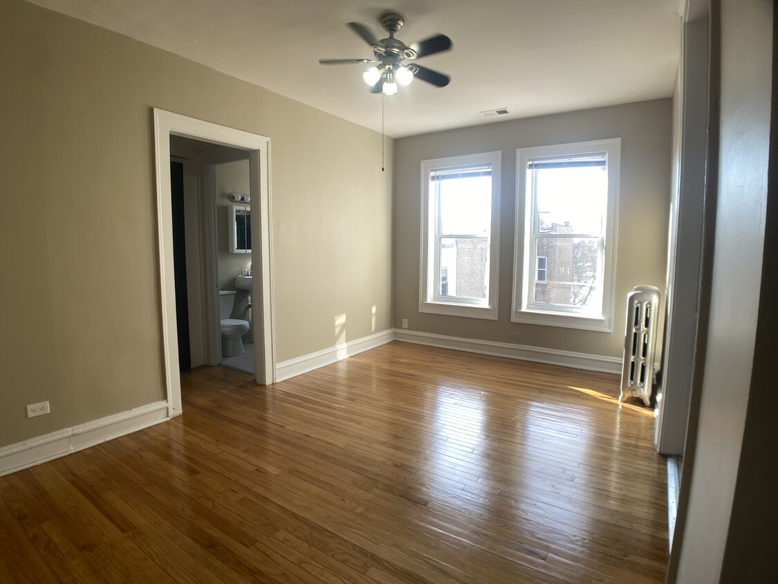 Primary Photo - 5021 N Damen Ave