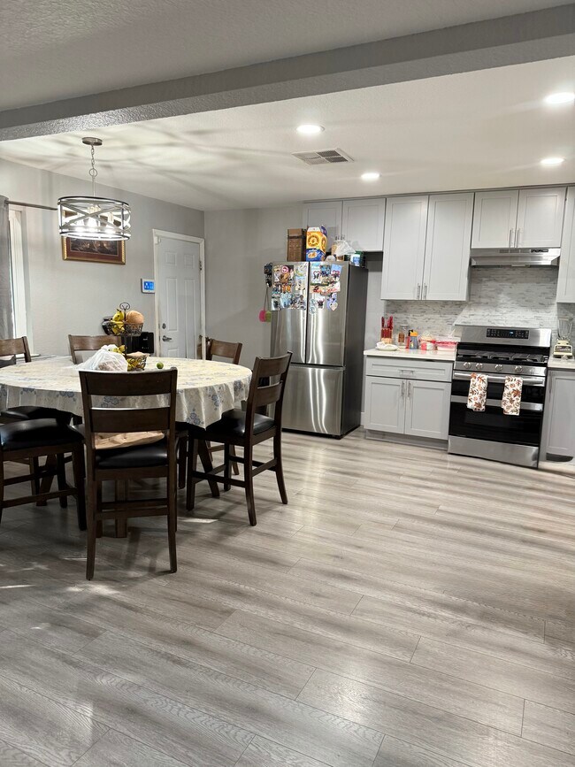 Foto del edificio - 5916 Marlin Cir