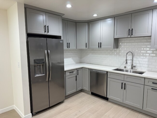 Foto del edificio - 711 Westmount Dr