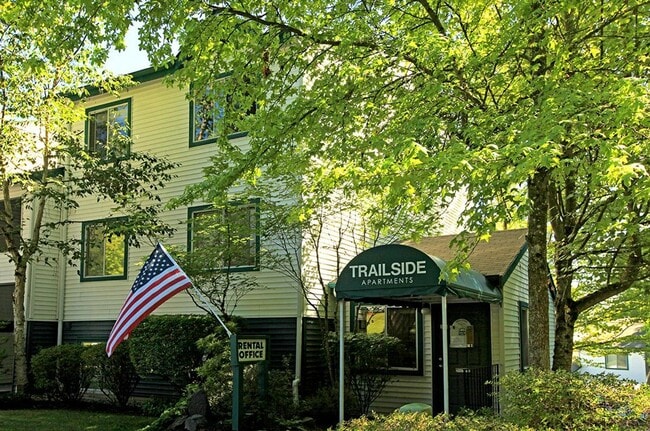 Interior Photo - Trailside