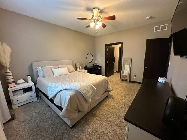 Dormitorio de materia - 315 Sunflower Dr