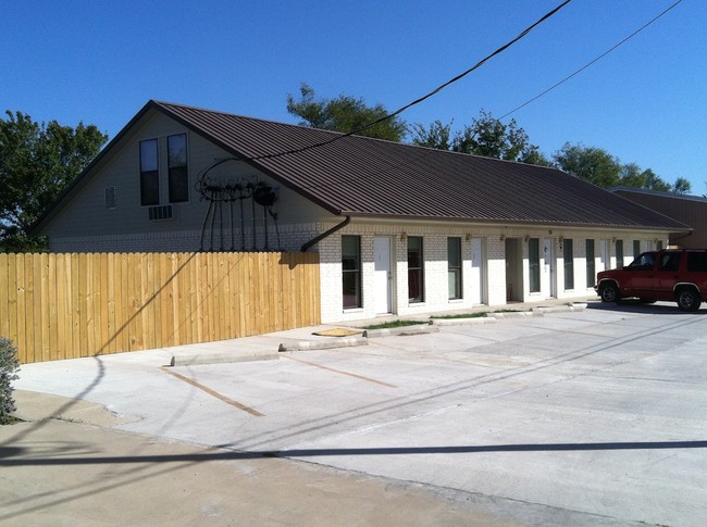 Building Photo - 780 Blackjack St