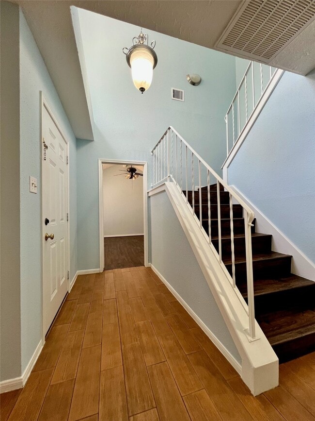 Building Photo - 21339 Park Mt Dr