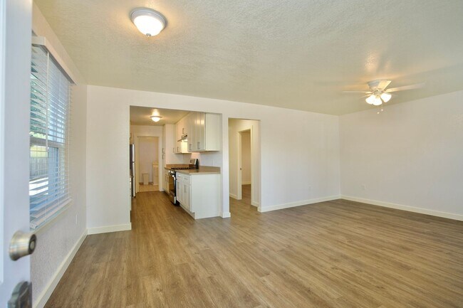 Foto del edificio - 2731-2735  Marin St.