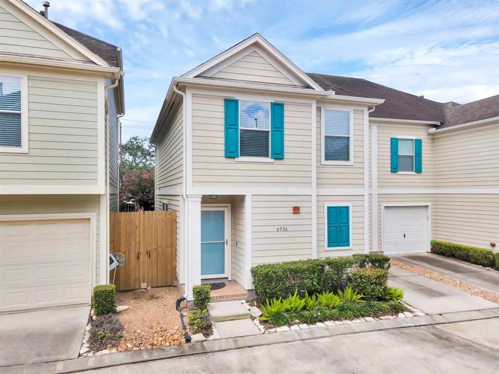 Foto principal - 6906 Woodridge Row Dr
