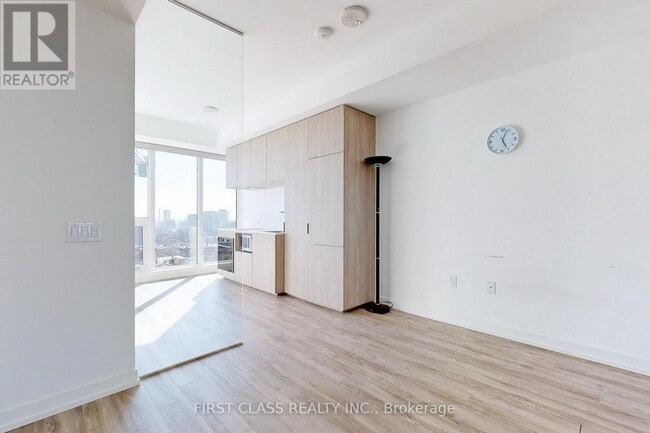 Building Photo - 77 Shuter St