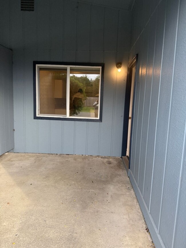 Building Photo - 715 Bluff Ave SW