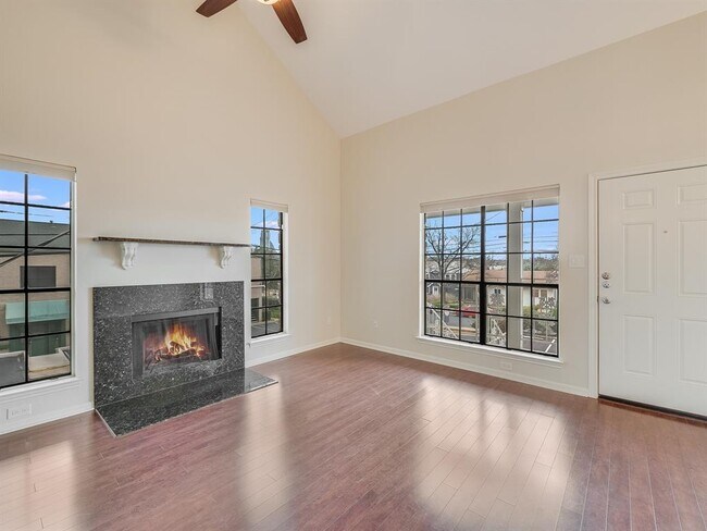 Building Photo - 1610 Waterston Ave