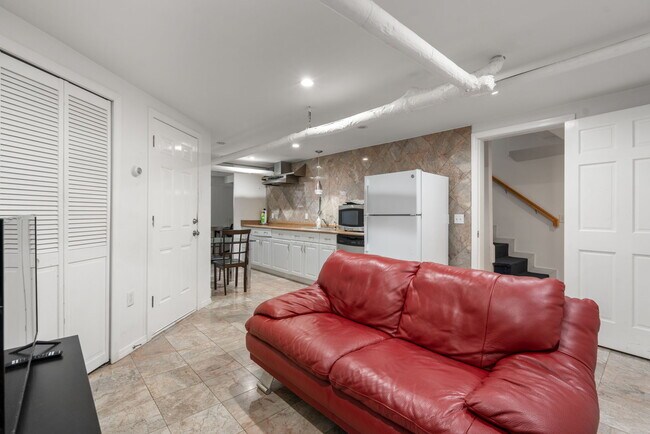 Building Photo - 407A Broadway