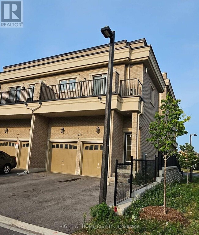 Building Photo - 9430 Bayview Ave