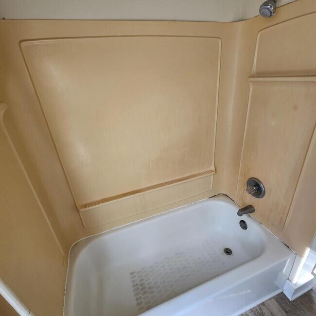 Building Photo - 307 S Division Ave