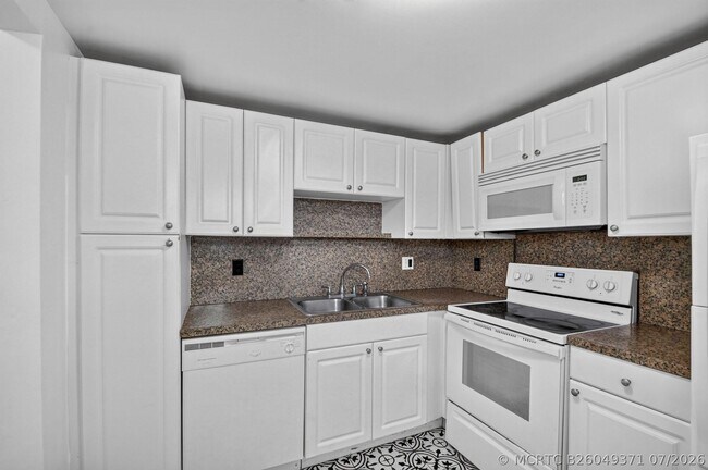 Building Photo - 1505 Crescent Cir