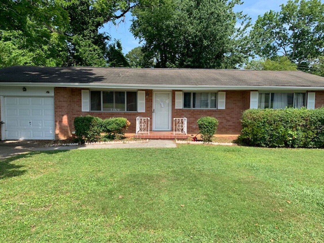 Primary Photo - Three bedroom ranch-style home in Chattano...