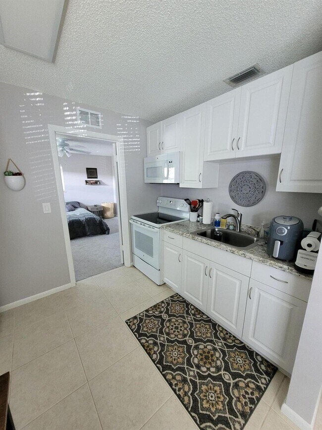 Building Photo - 333 SE Martin Ave