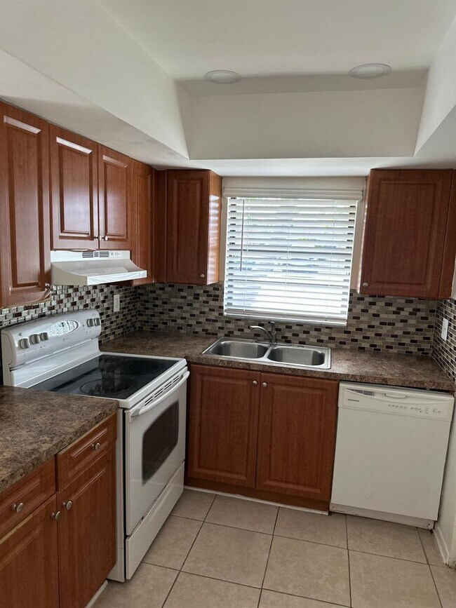 Foto del edificio - 1253 White Pine Dr