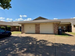 Building Photo - 1521 Breezy Dr