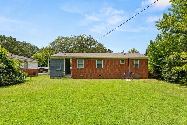 Foto del edificio - Completely Renovated 3-bedroom 1 bath Home...