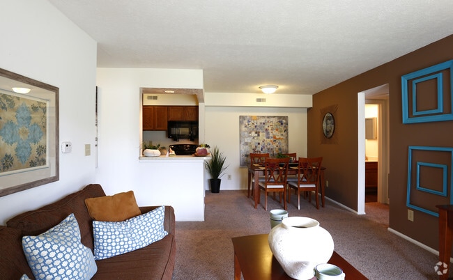 Living Area - Hunters Chase