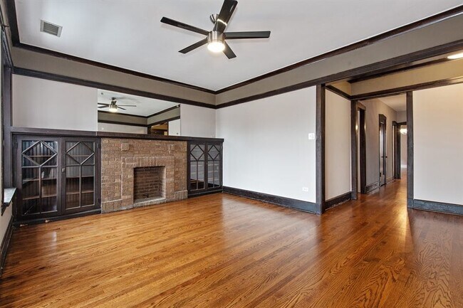 Building Photo - 4230 N Ashland Ave