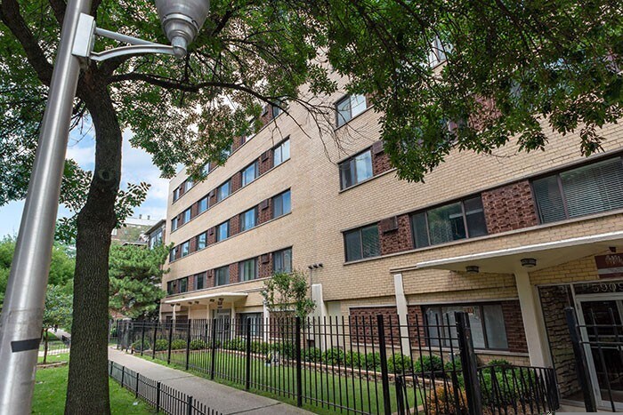 Foto principal - 5917 N Kenmore Ave