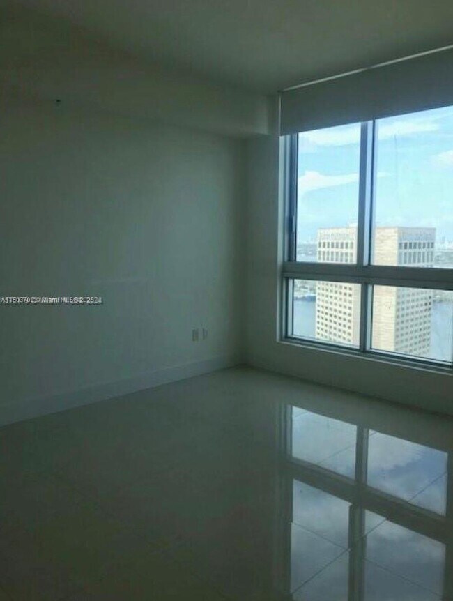Building Photo - 300 S Biscayne Blvd