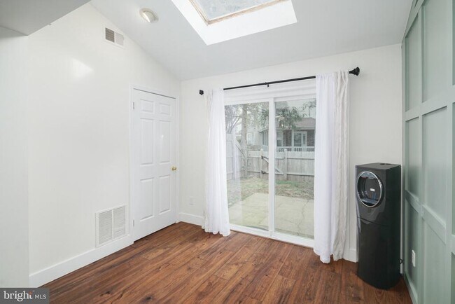 Foto del edificio - 225 Leedom Way