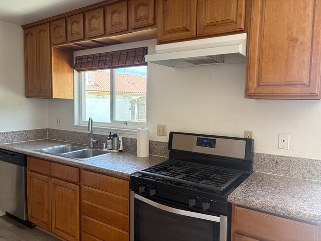 Foto del edificio - 18461 Linden St