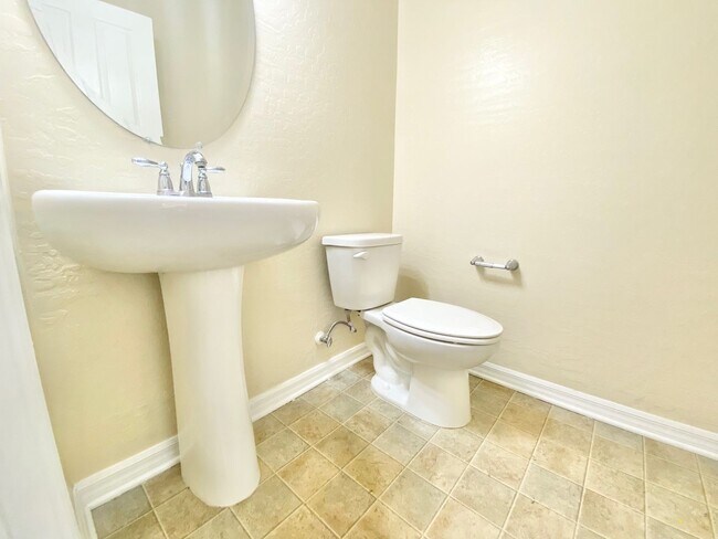 Building Photo - STUNNING ANTHEM HOME 3 BEDROOM 2.5 BATH, N...